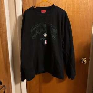 Vintage Reebok Navy Blue Embroidered Celtics Boston Men's Crewneck Sweatshirt